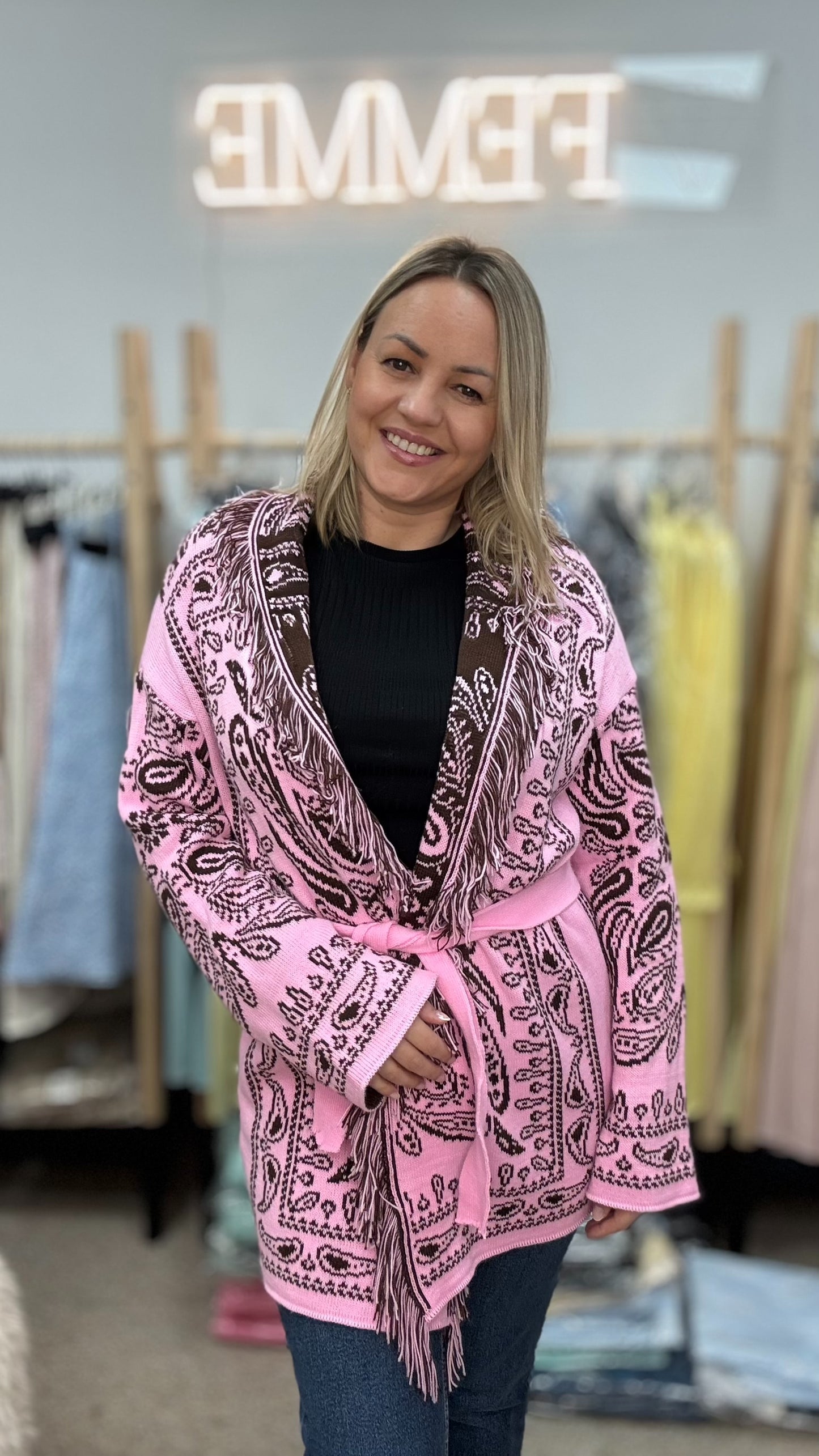 Kardigans ar jostiņu rozā tonī