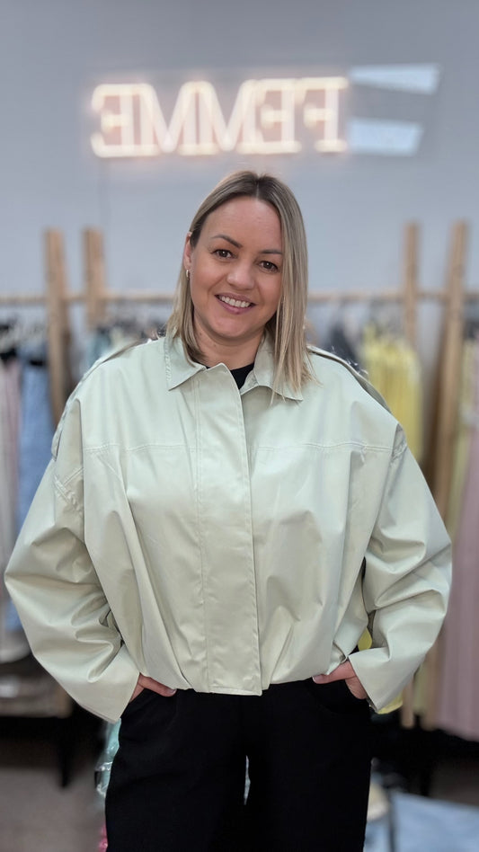 Jaka maigi zaļā tonī