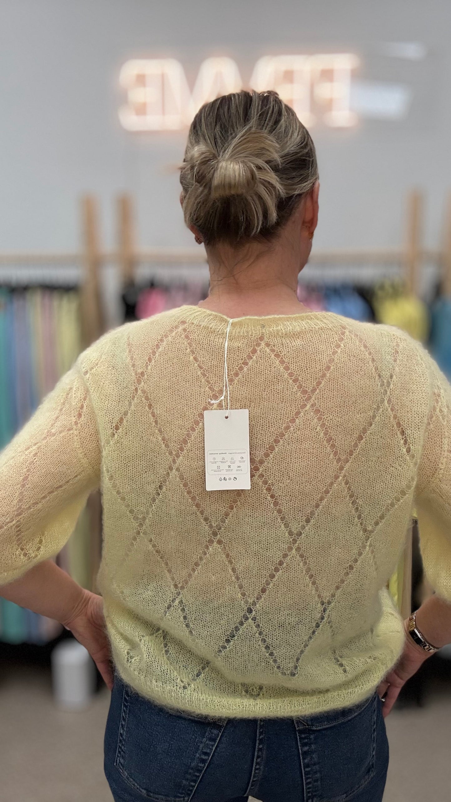 Kid mohēras džemperis dzeltenā krāsā