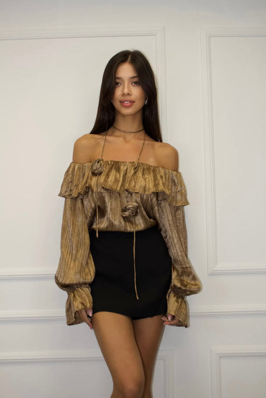 Blūze karameļu krāsā ar volāniem