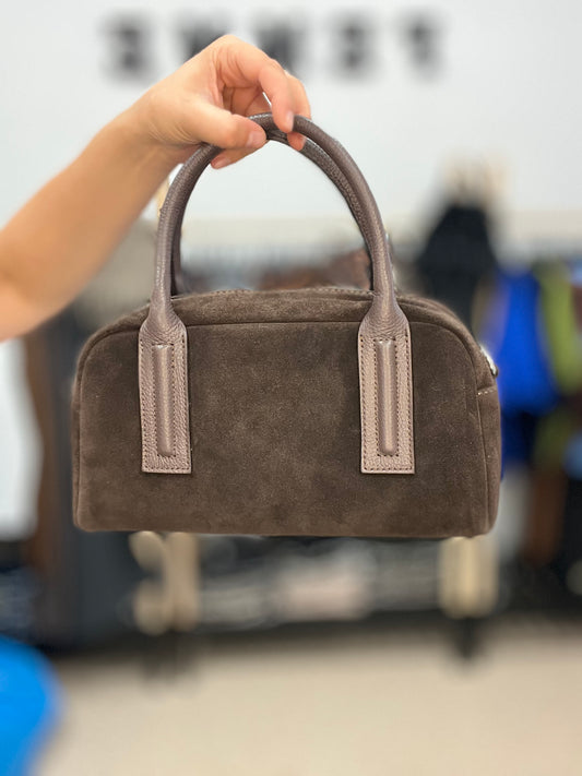 Ādas soma šokolàdes tonī