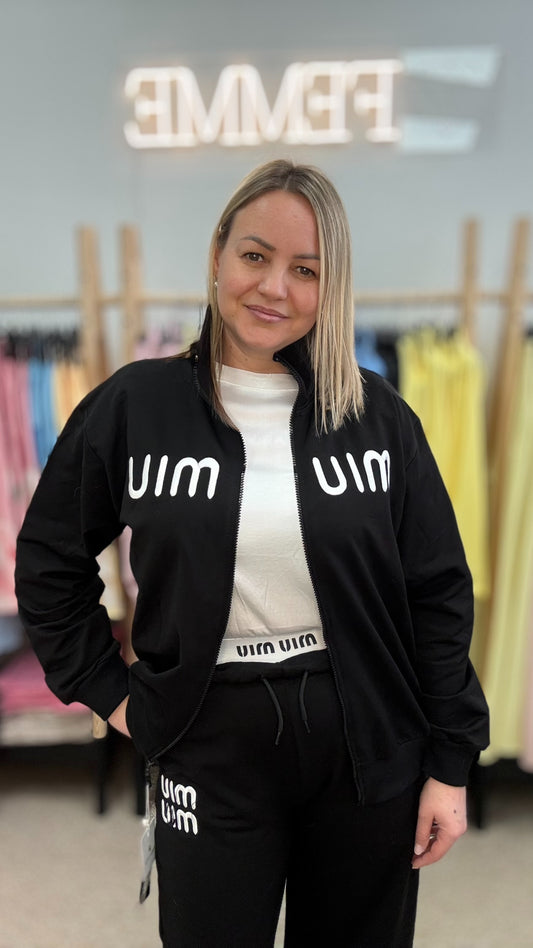 Brīvā laika kostīms melnā krāsā