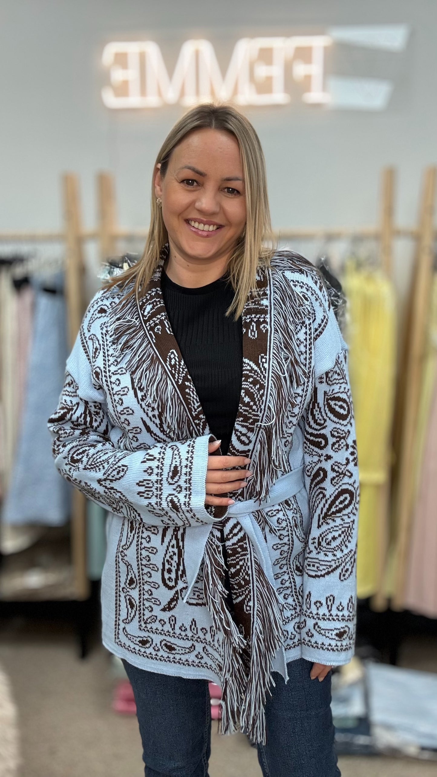 Kardigans zilā tonī ar jostu