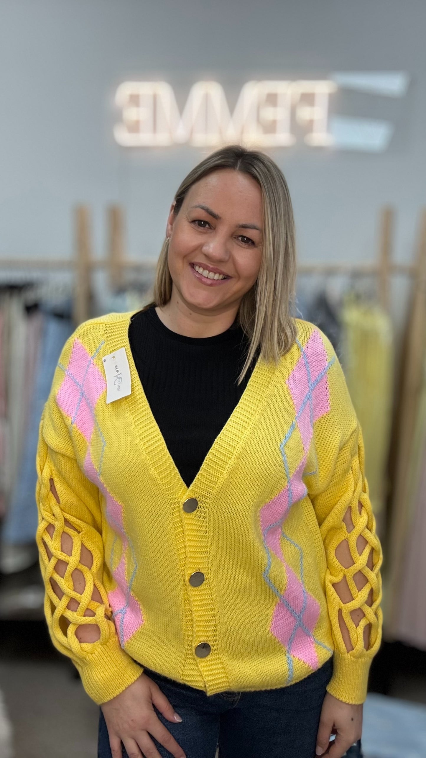 Dzeltena jaka ar rombiem