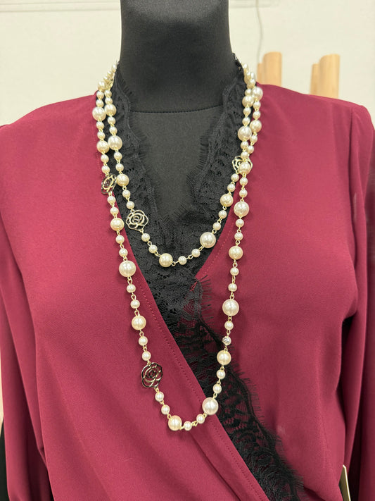 Pērļu kaklarota ar akcentiem