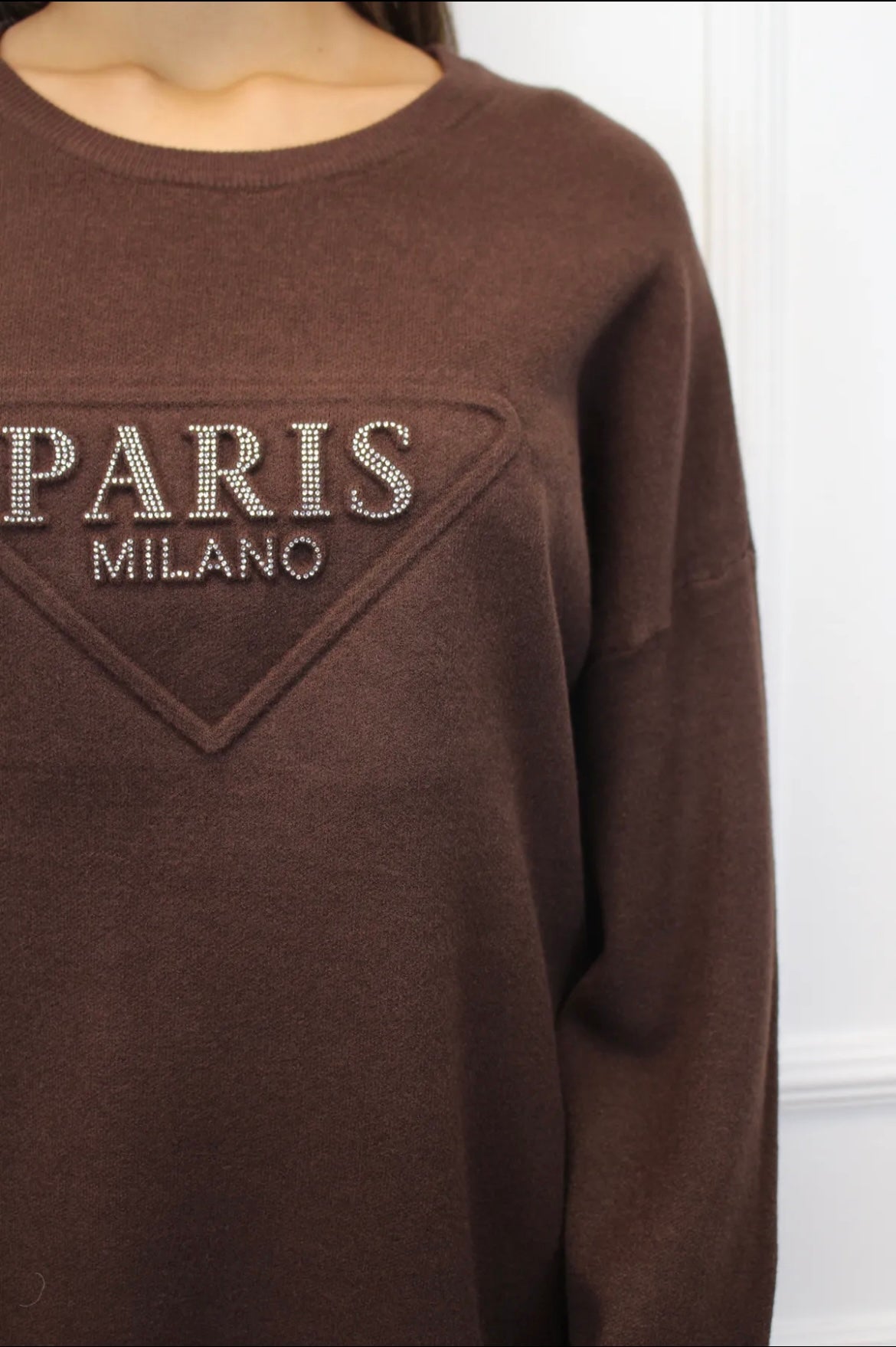 Paris kostīms šokolādes tonī