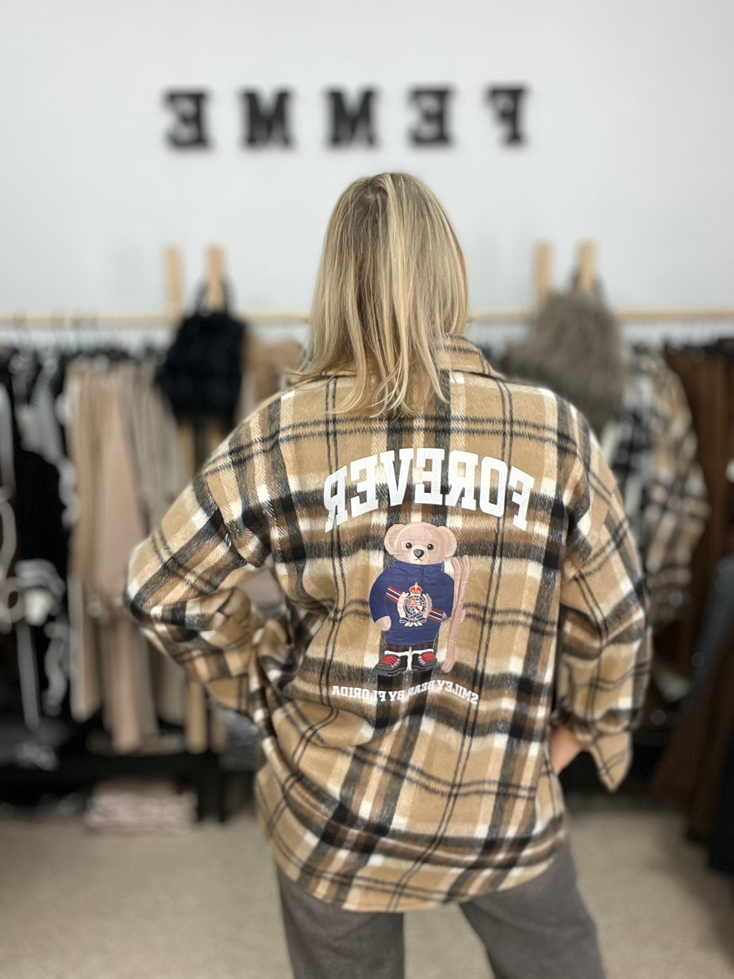 Rūtains krekls brūnos toņos