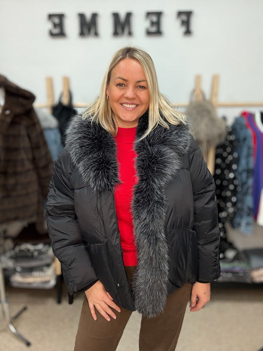 Ziemas jaka ar mākslīgo kažokādu