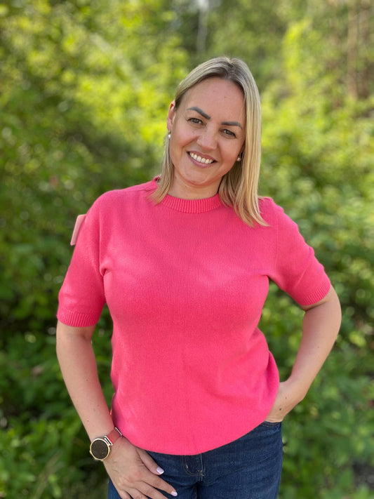 Spilgts trikotāžas džemperis ar īsām piedurknēm