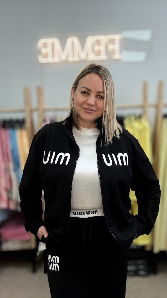 Brīvā laika kostīms melnā krāsā