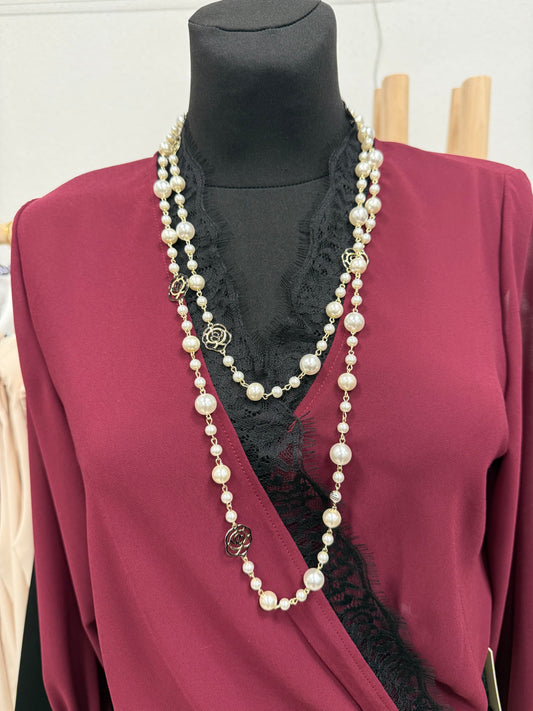 Pērļu kaklarota ar akcentiem 
