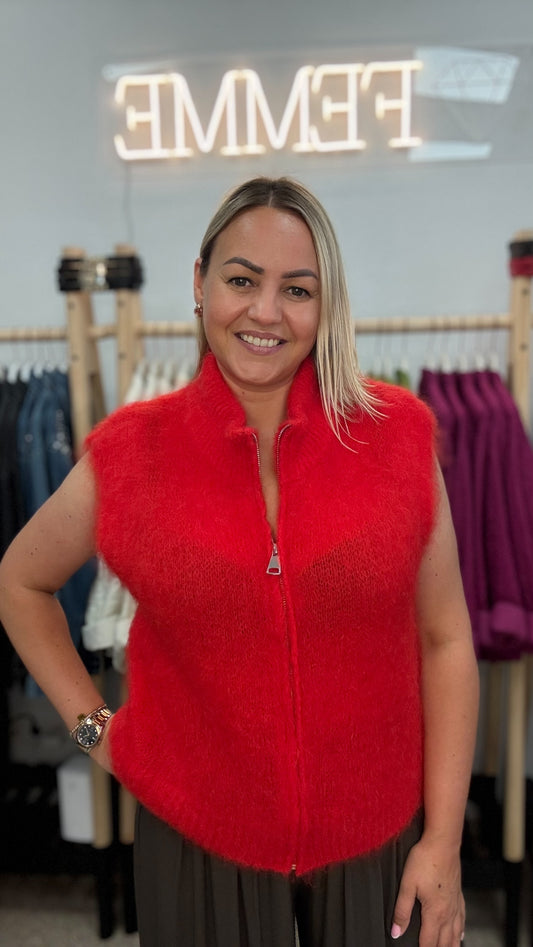Mohēras veste sarkanā tonī 