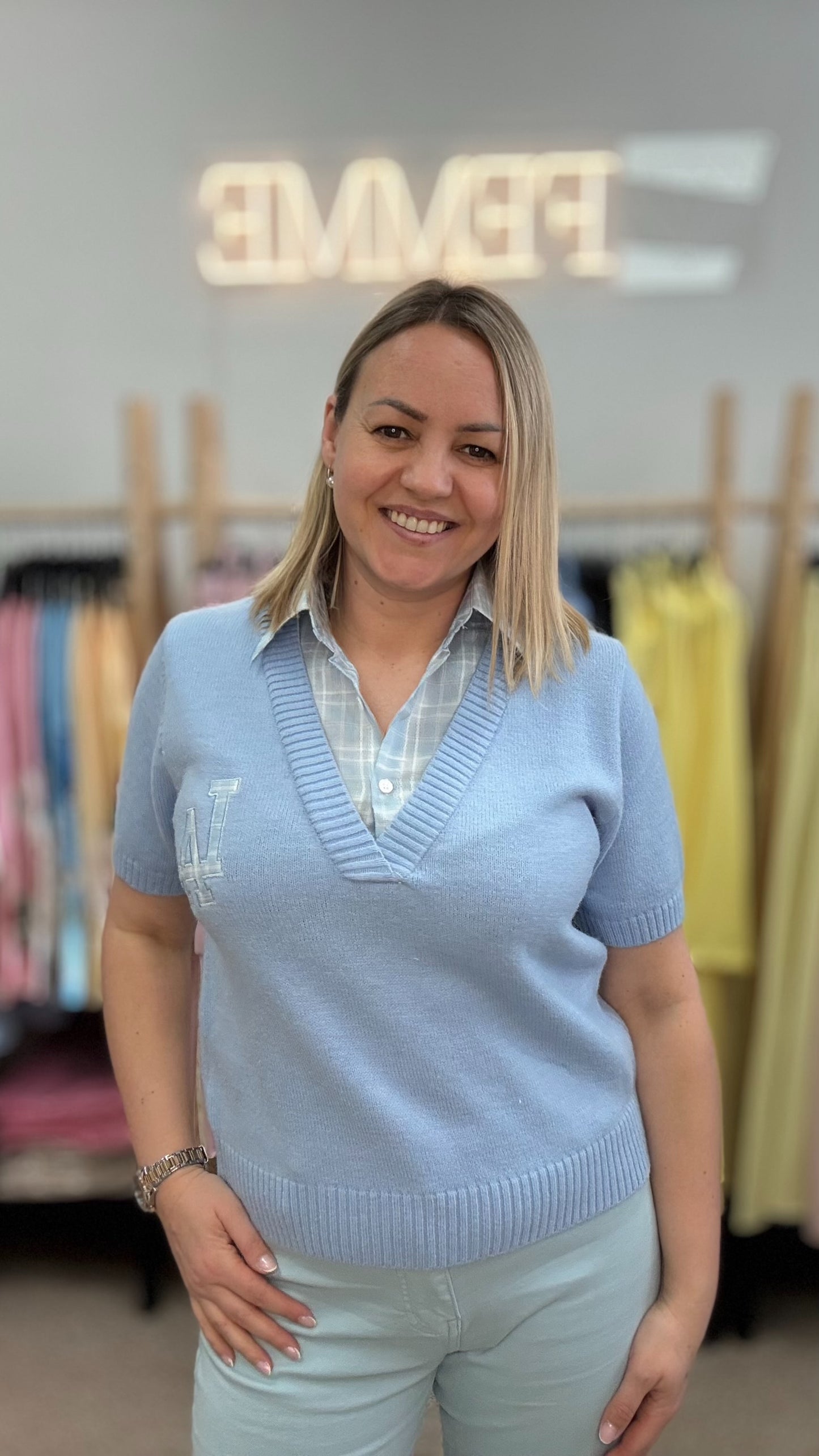 Вязаный свитер с коротким рукавом, синий цвет