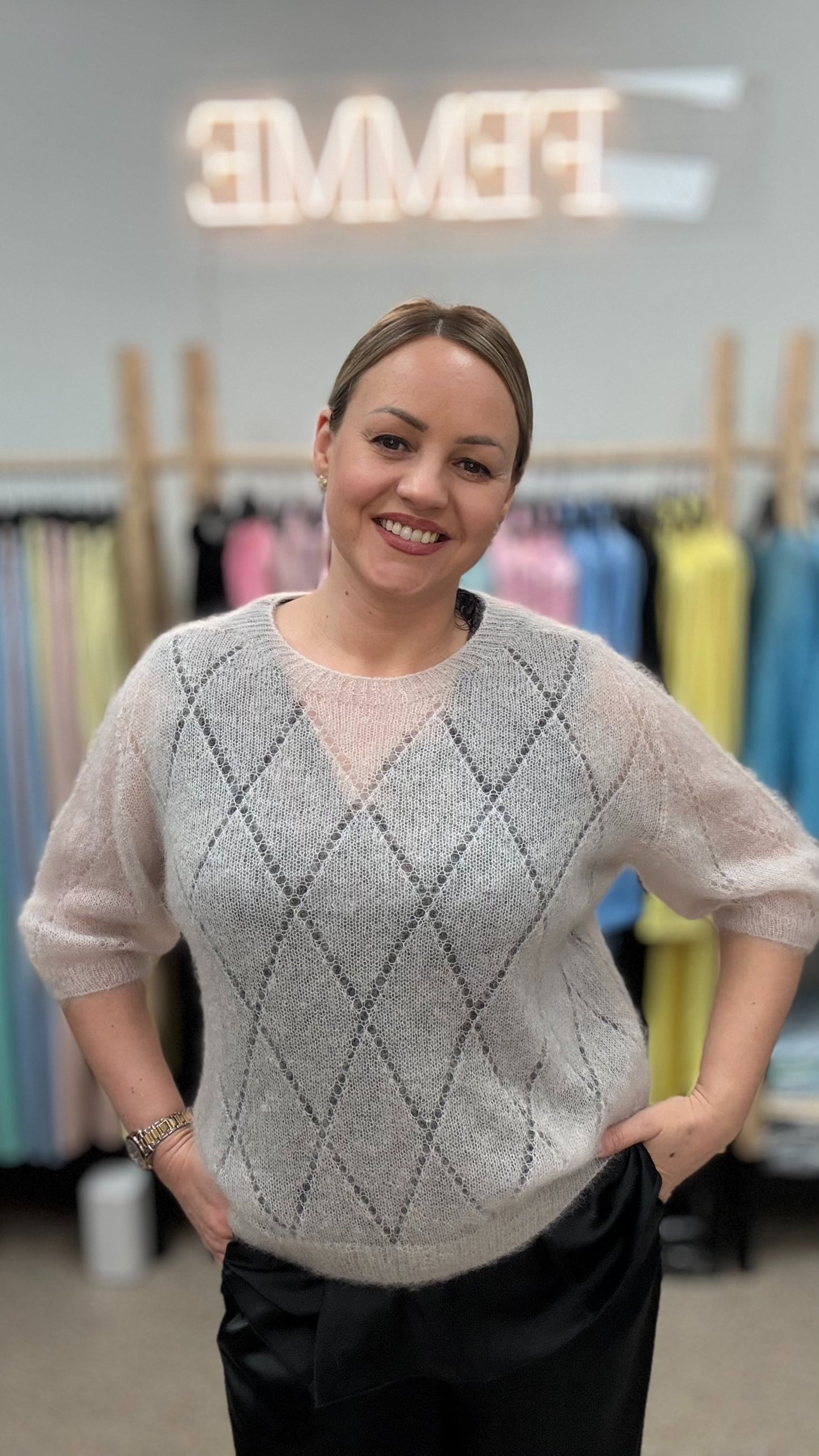 Cвитер из мохера серого цвета