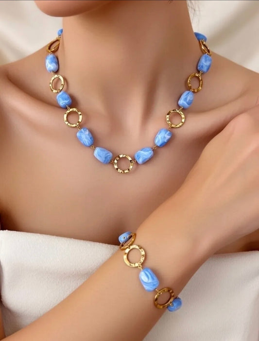 Necklace with a bracelet