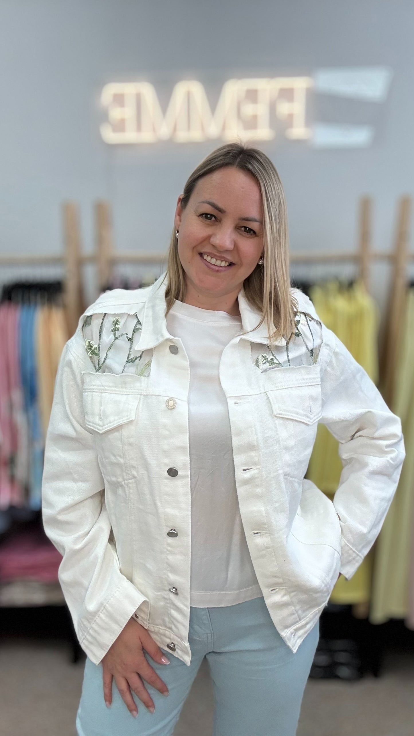 Džinsa jaka ar mežģīni 