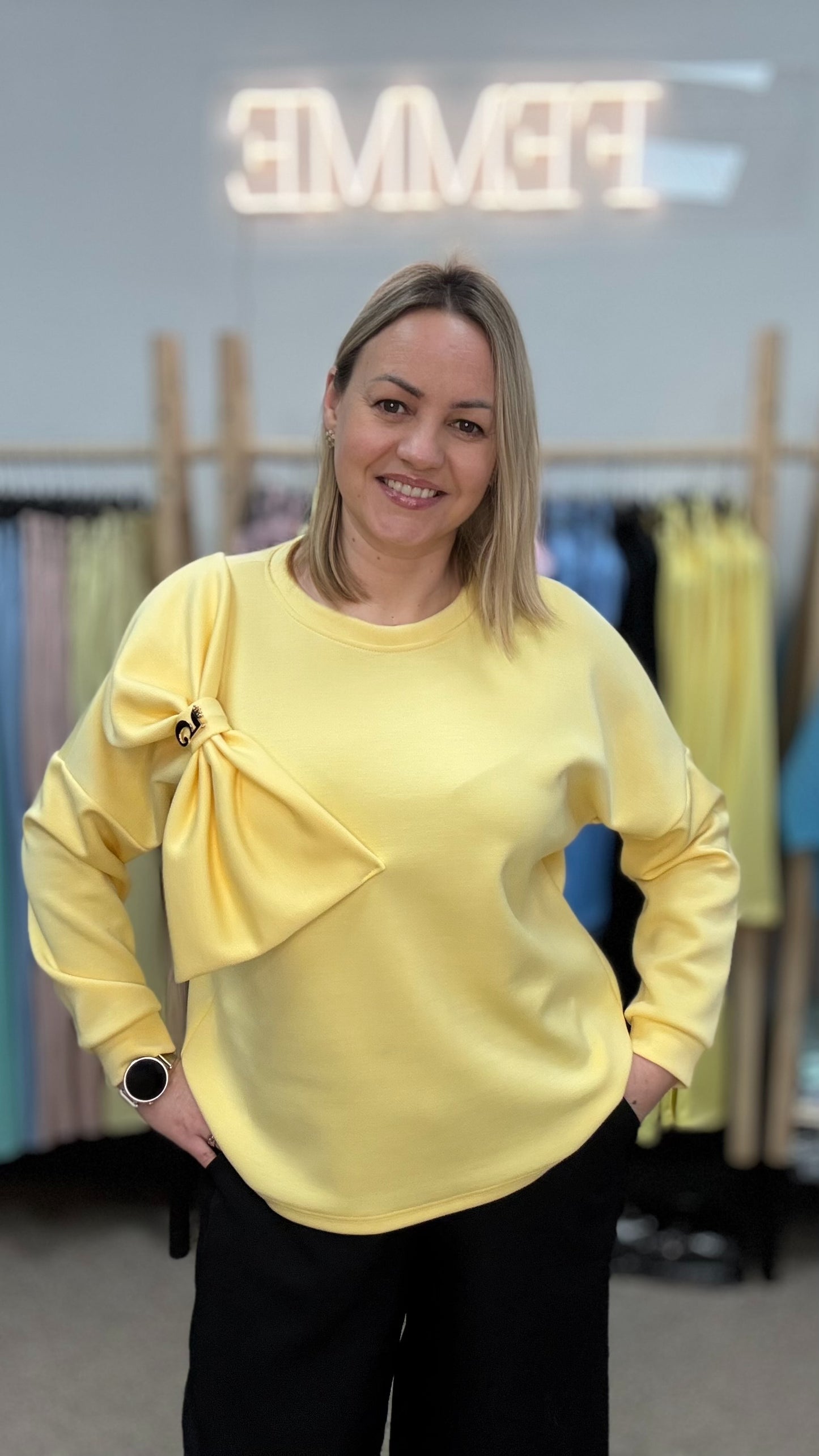 Džemperis dzeltenā tonī ar banti 