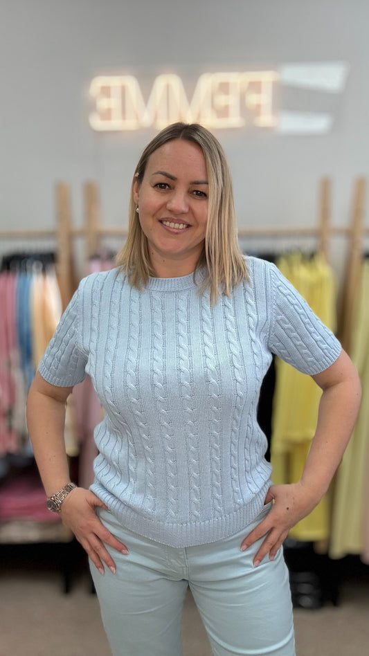 Zils džemperis ar pīnītēm 