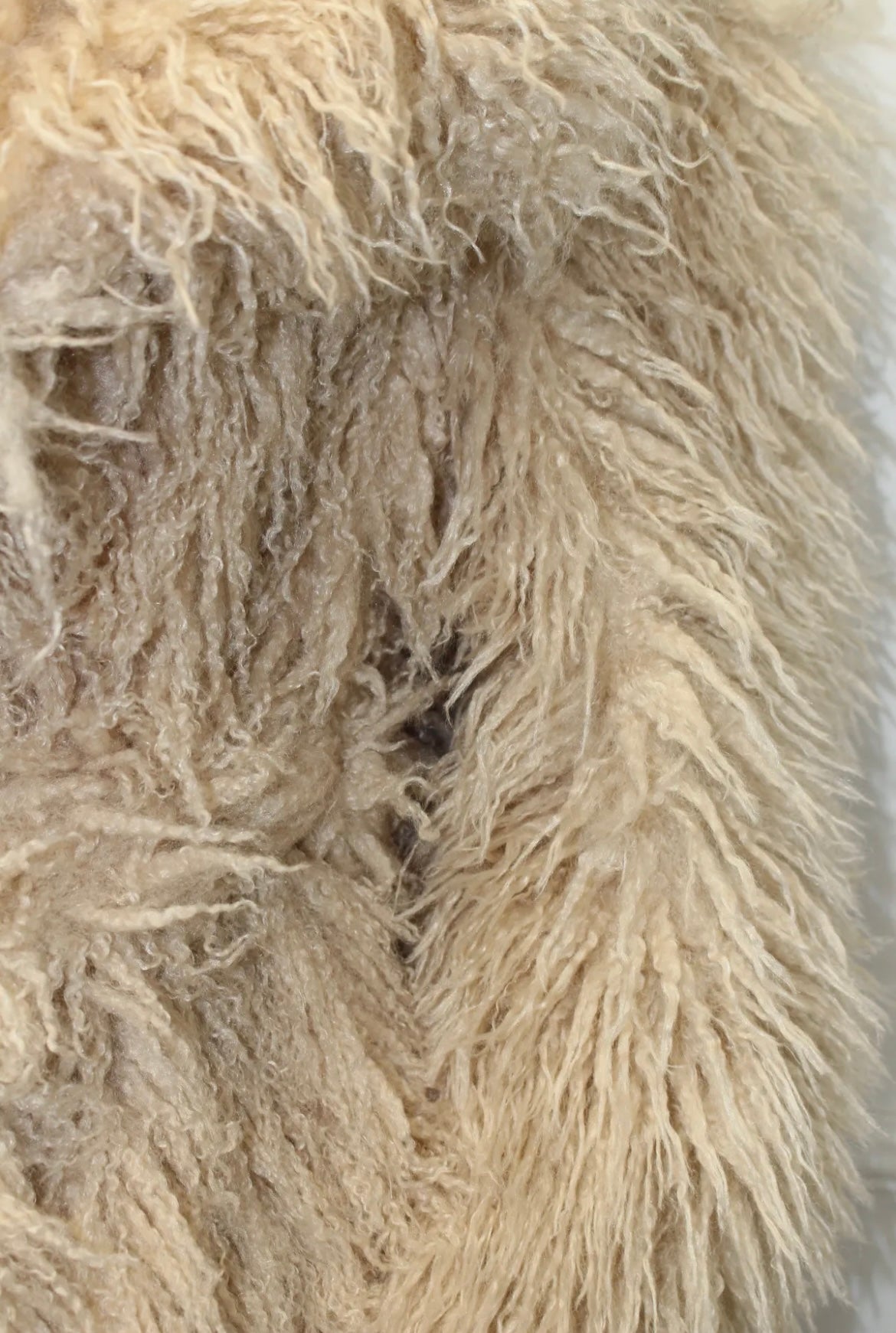 Mākslīgās kažokādas kažoks bēšā tonī 