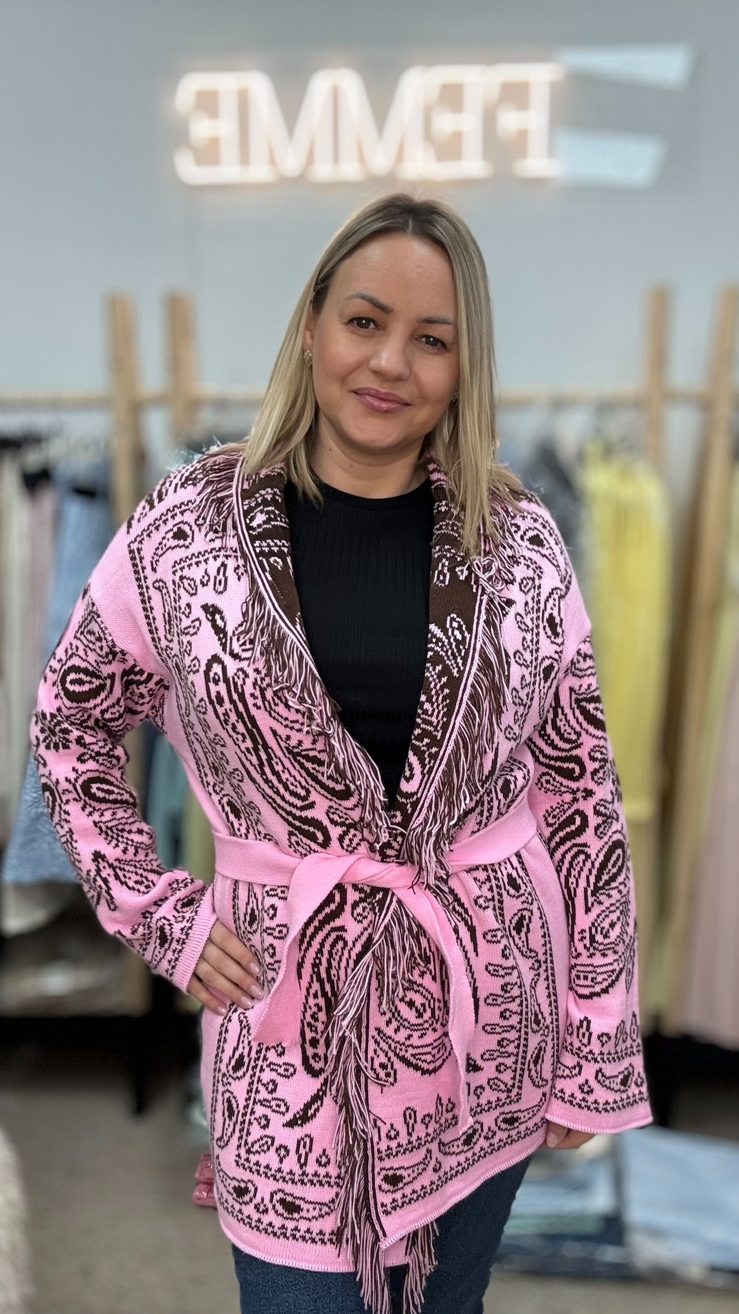 Kardigans ar jostiņu rozā tonī 