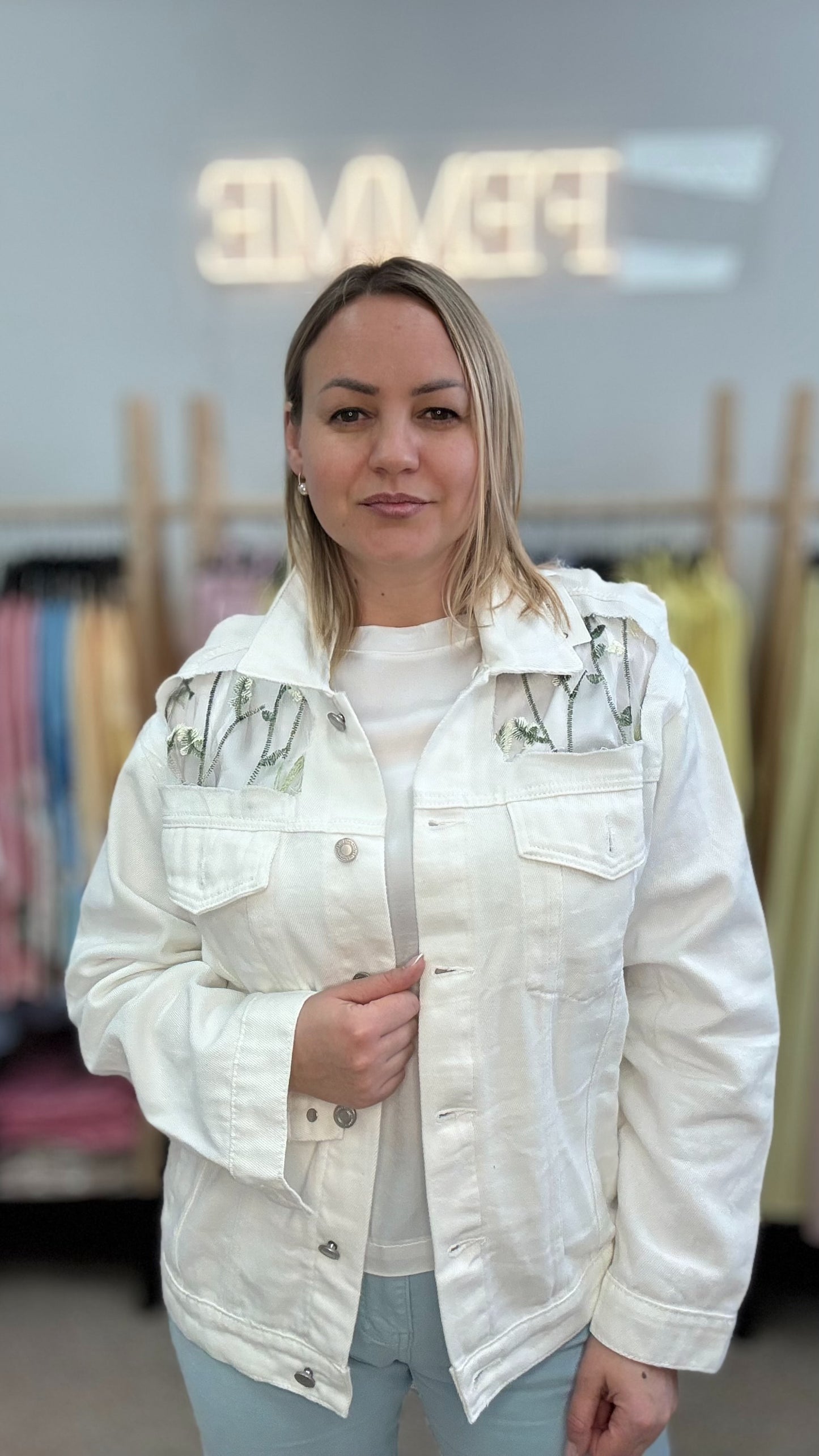 Džinsa jaka ar mežģīni 