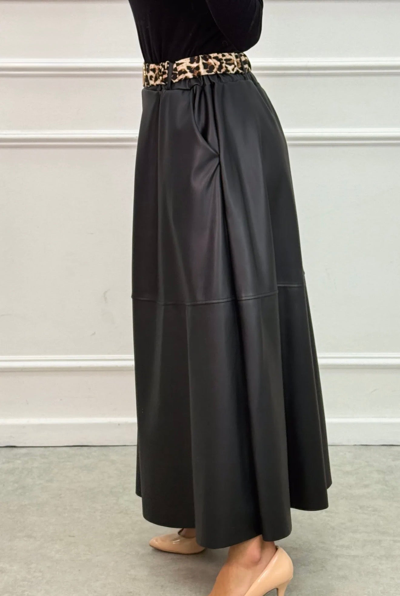 Ādas imitācijas svārki 