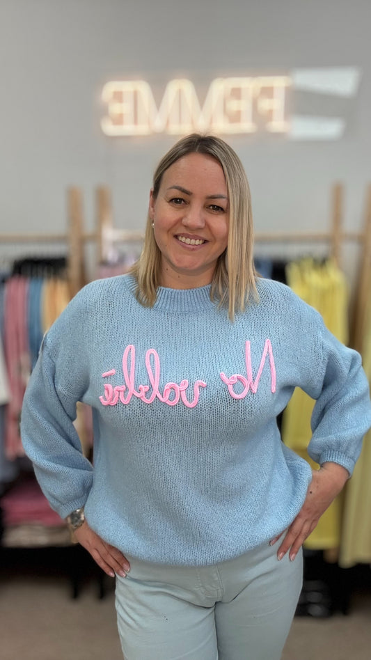 Džemperis zilā tonī ar uzrakstu 