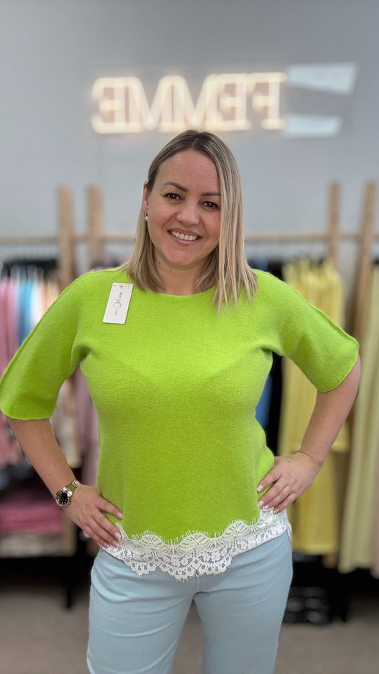 Zaļš džemperis ar mežģīņu apdari