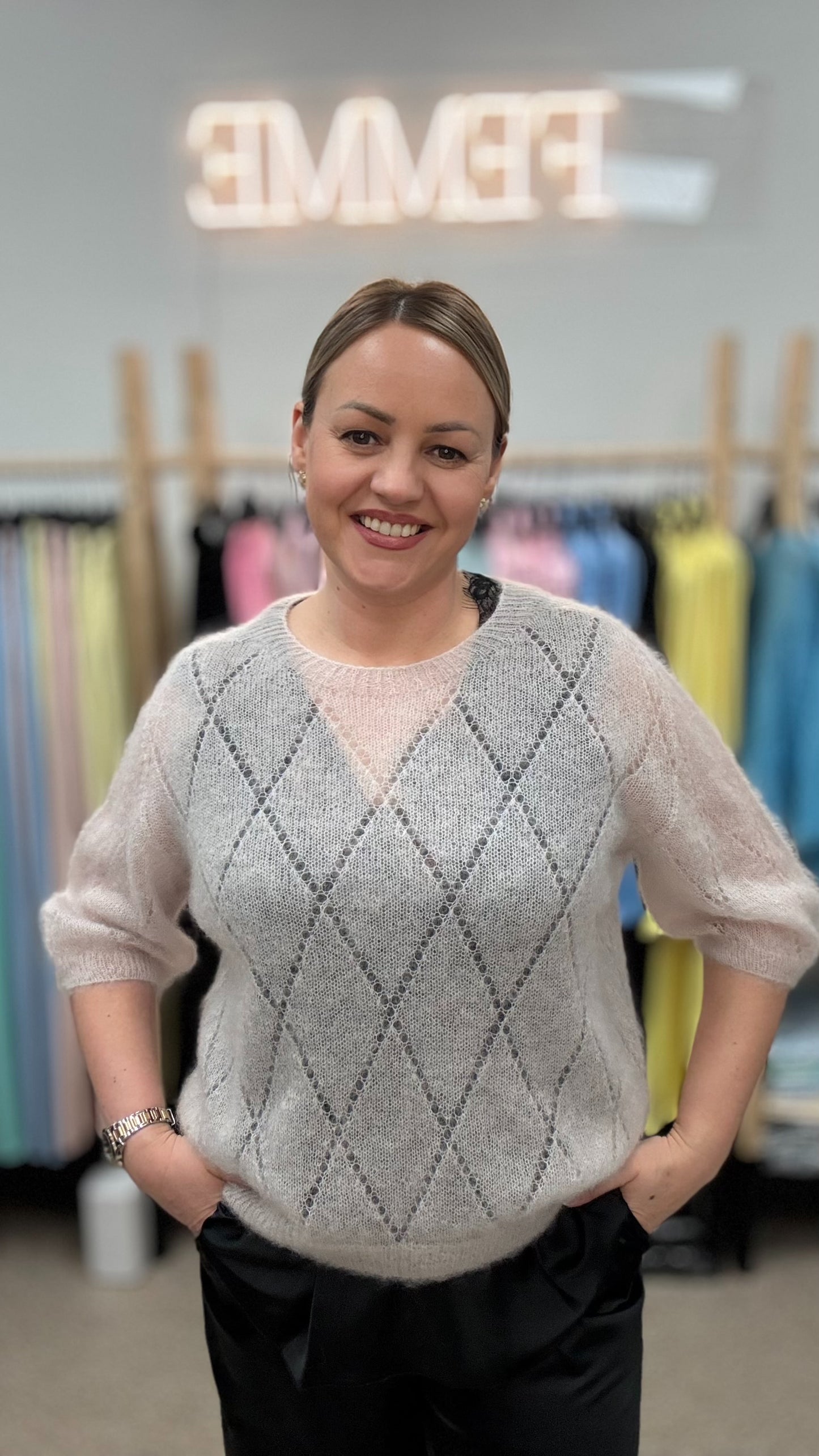 Cвитер из мохера серого цвета