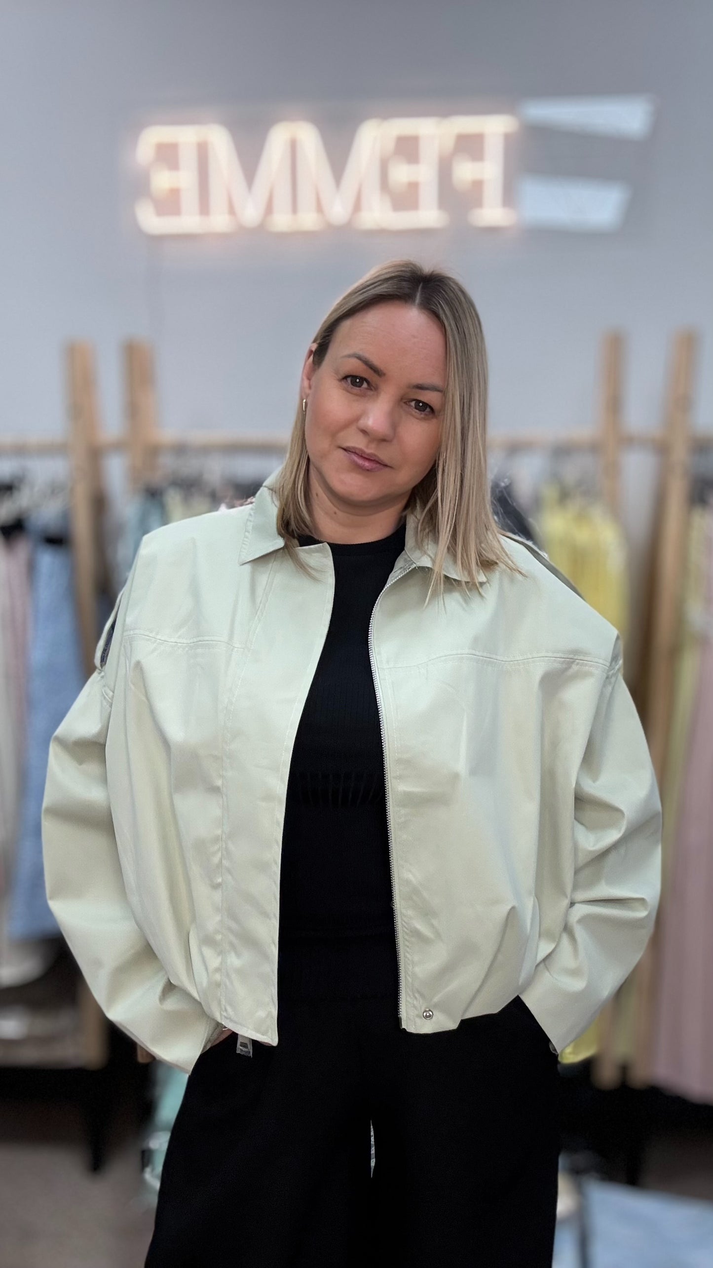 Jaka maigi zaļā tonī