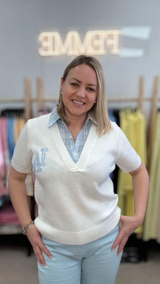 Adīts džemperītis baltā krāsā 