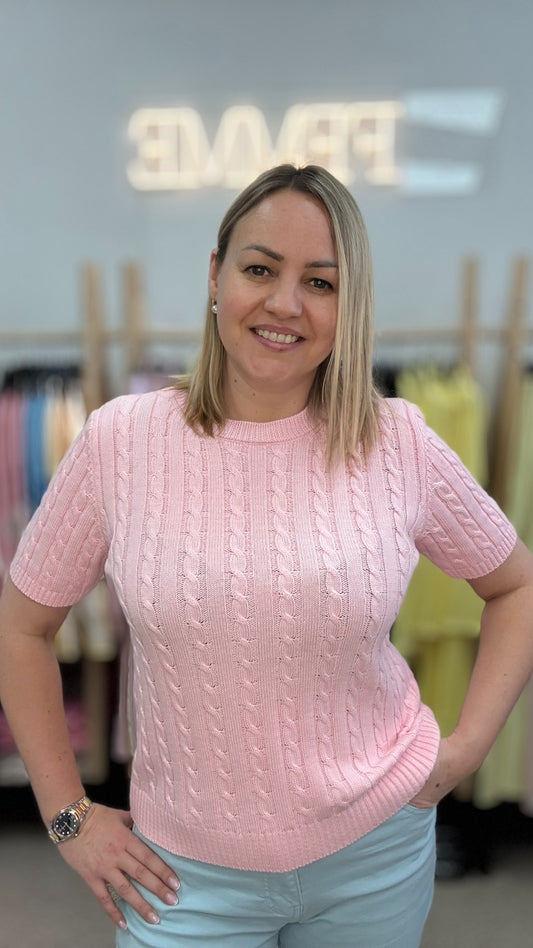 Džemperis ar pīnītēm maigi rozā tonī 