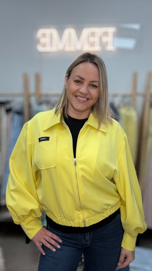 Lumina jaka dzeltenā tonī