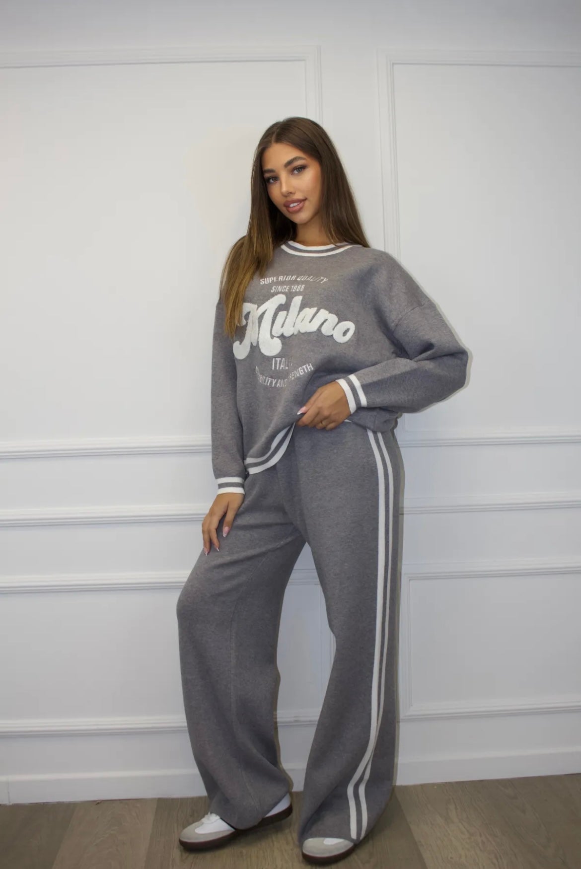 Milano kostīms pelēkà tonī