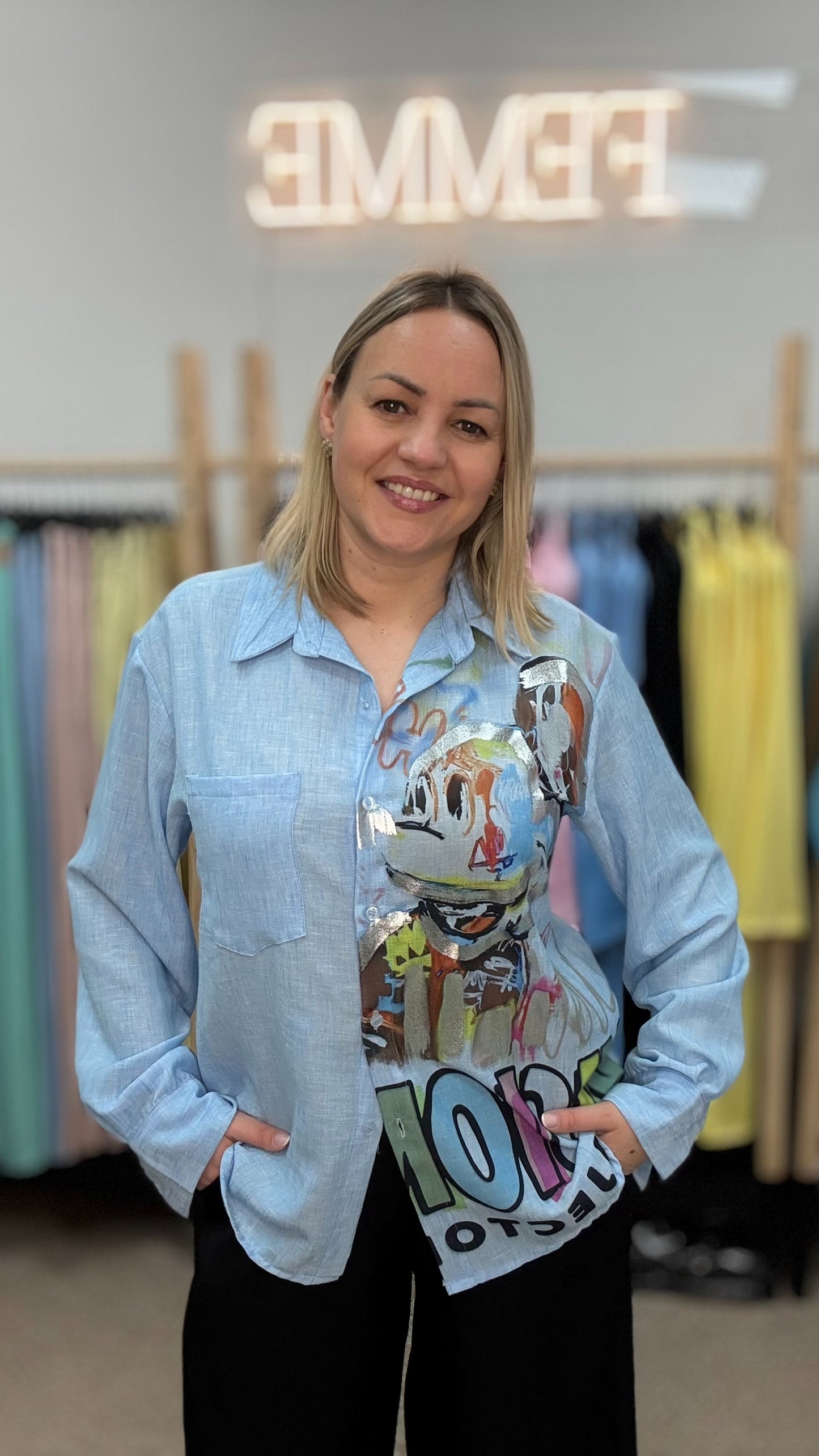 Blūze zilā tonī ar Mikimausa Printu 