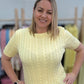 Жёлтый свитер с косами