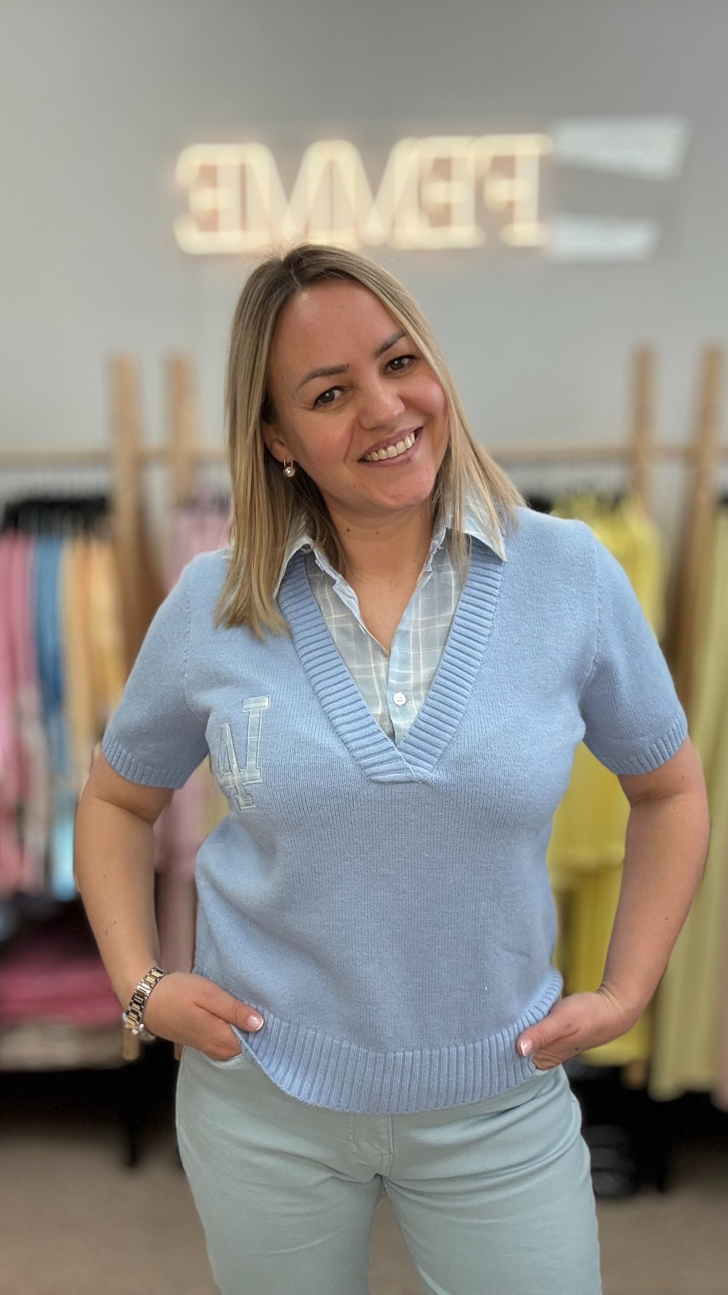 Вязаный свитер с коротким рукавом, синий цвет