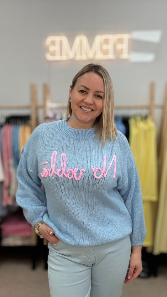 Džemperis zilā tonī ar uzrakstu 