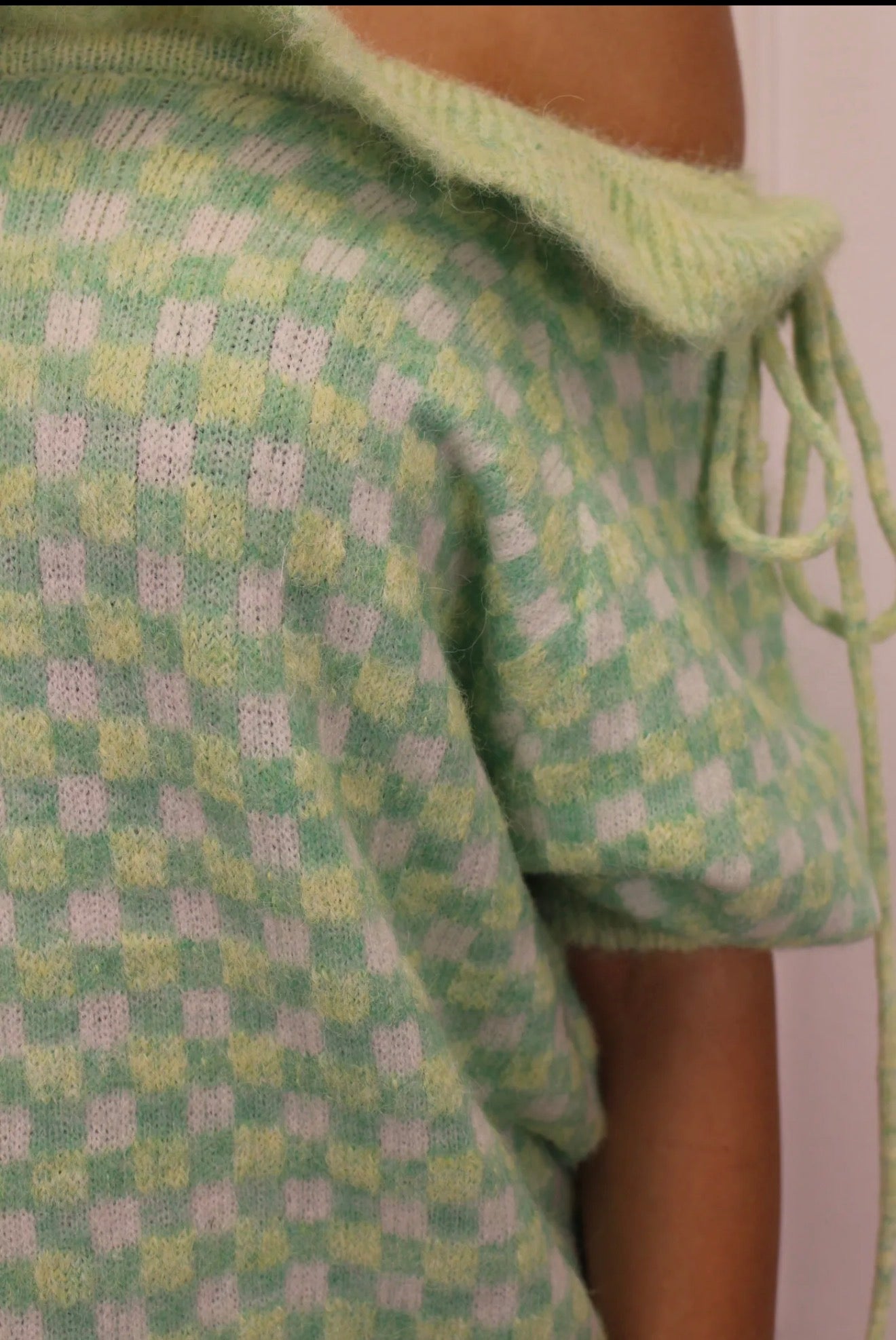 Свитер с короткими рукавами, зелёного цвета