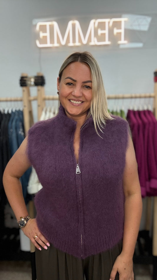 Mohēras veste brūnā tonī 
