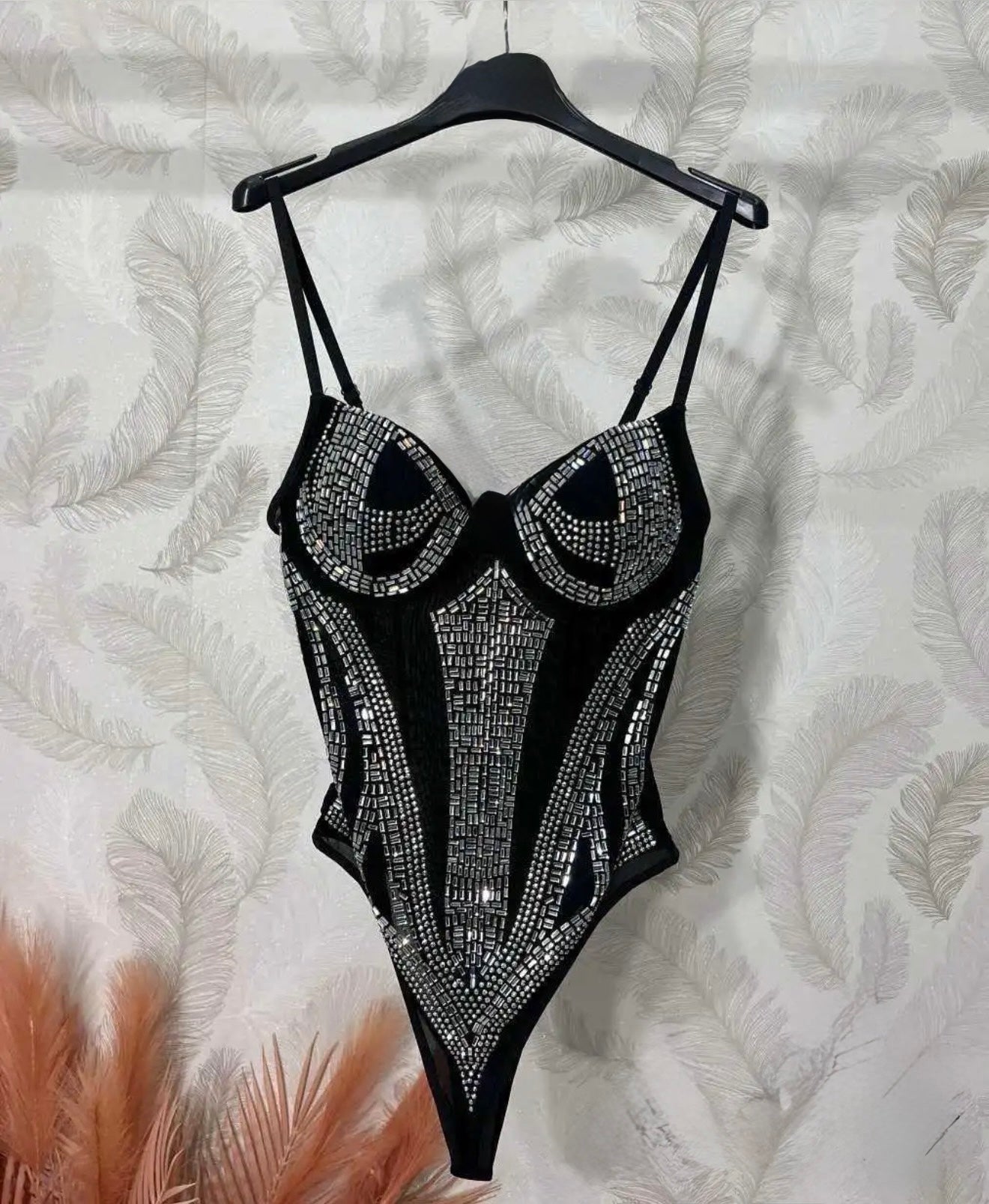 Bodijs ar kristāliem 