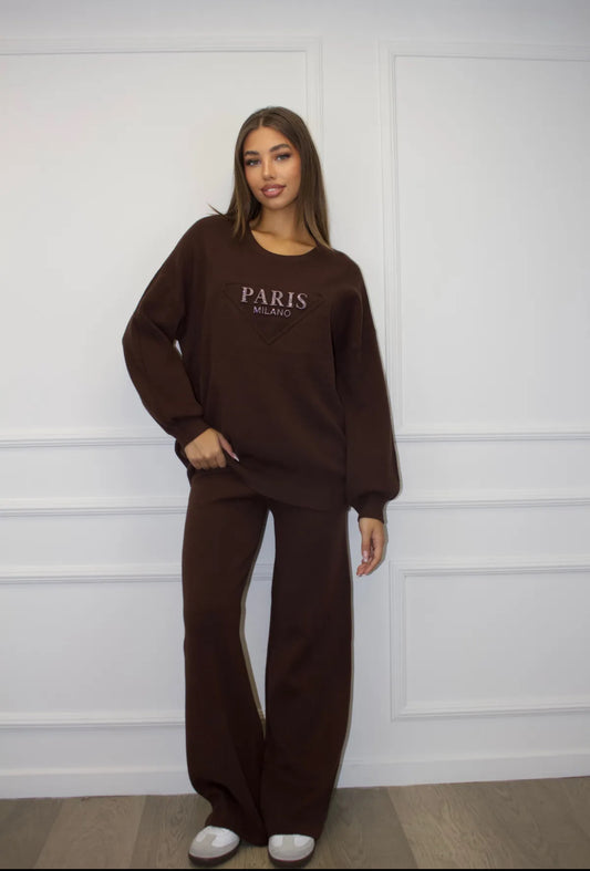 Paris kostīms šokolādes tonī 