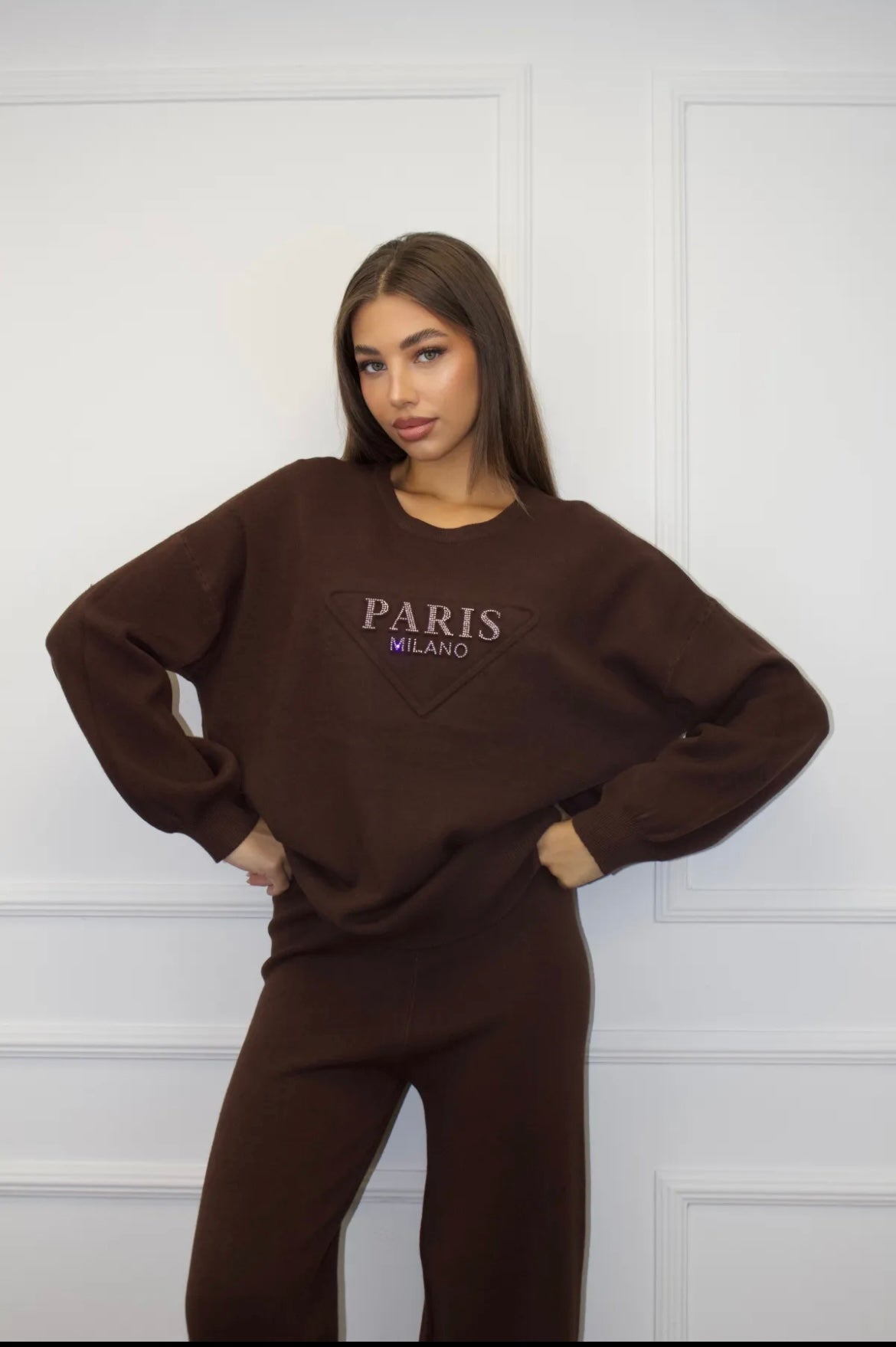 Paris kostīms šokolādes tonī 