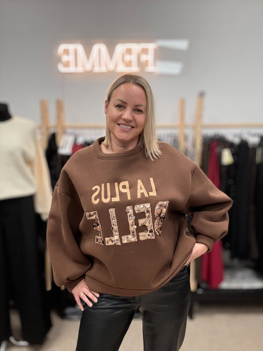 Brūnà kràsà džemperis ar spīgulīšiem