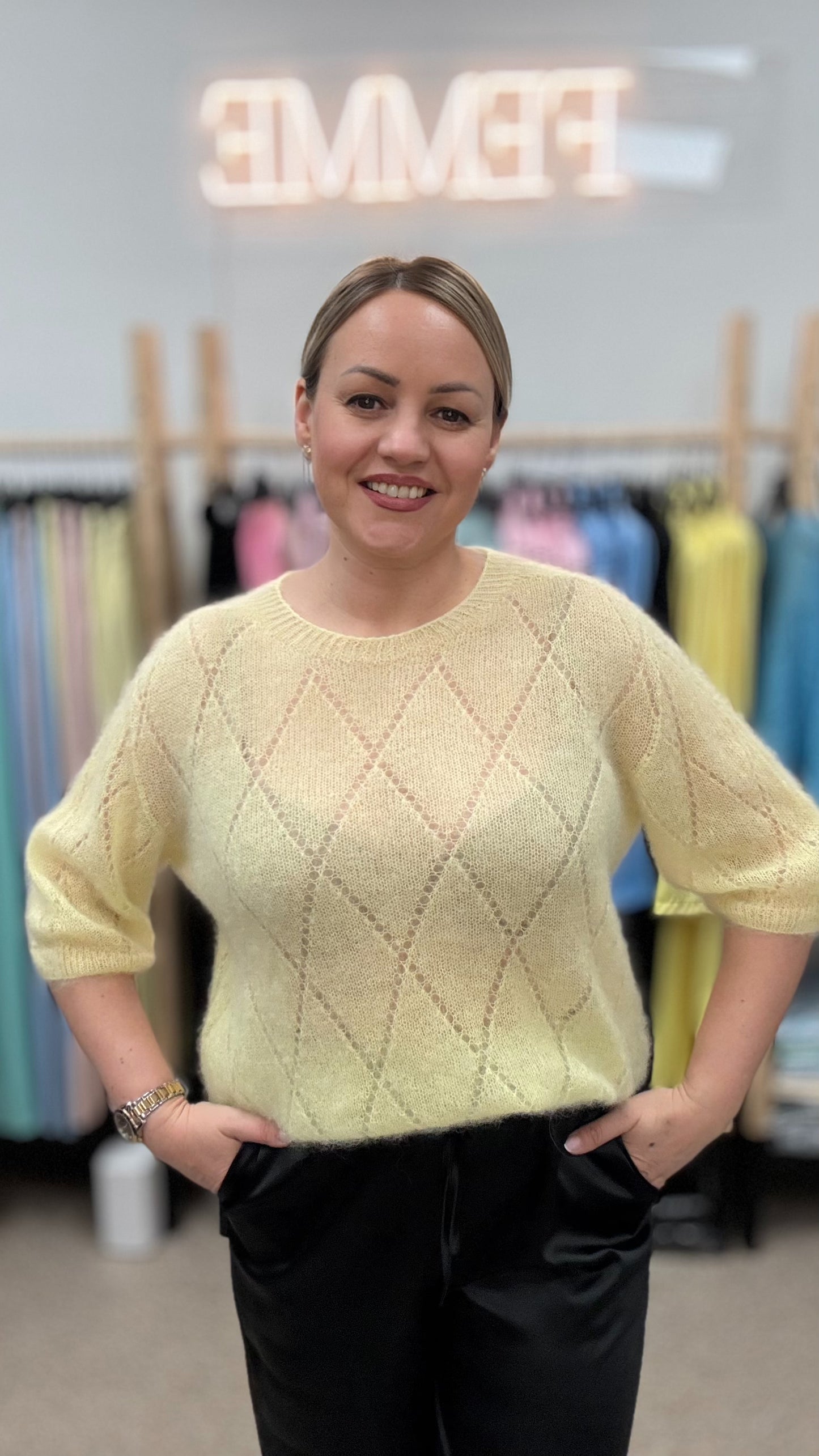 Kid mohēras džemperis dzeltenā krāsā