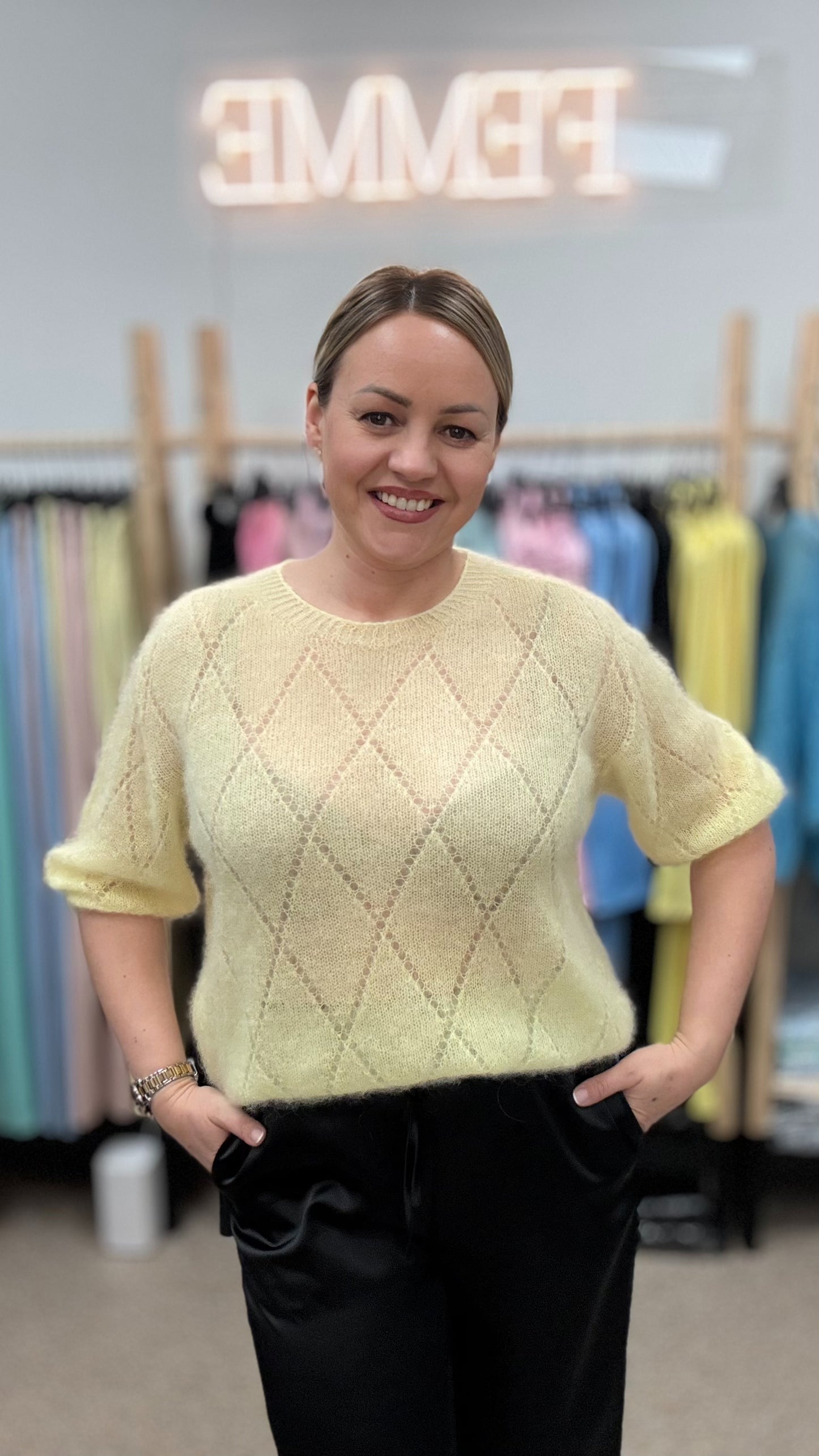 Kid mohēras džemperis dzeltenā krāsā